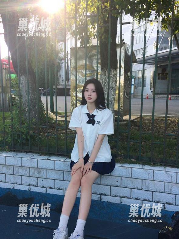 想知道“17一起吃瓜”入口的神秘吗？跟着我一起潜入这个网官网的万象世界！