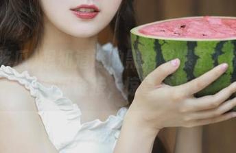 想知道谁的黑料又爆了？快来17吃瓜链接，惊喜不断！