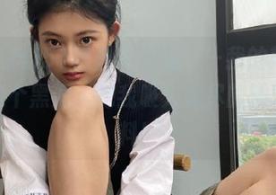 51黑料苹果版——我的新爱，却又像个黑洞，把我吸入无尽的趣闻与黑料！