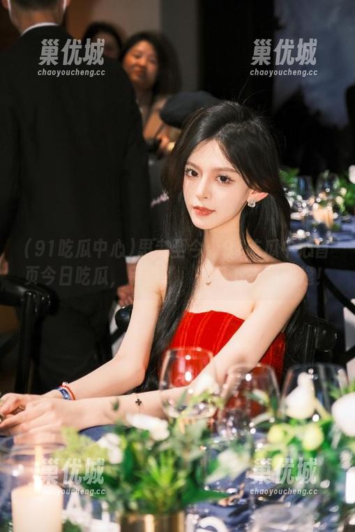 91吃瓜中心 思考至今:91吃瓜中心首页今日吃瓜,别傻了,一口下去超飘逸!