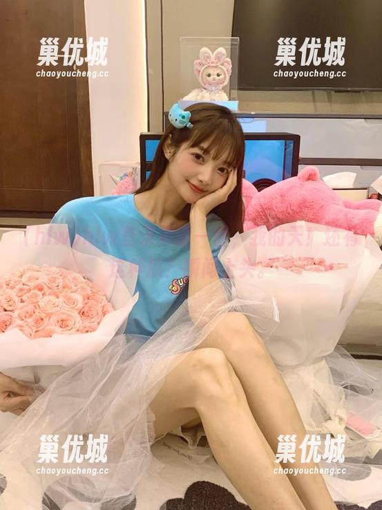 hlw登录界面一瞥，我的天！还有这种瓜？瞬间上头。