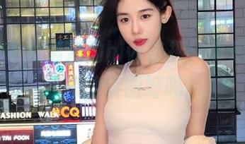 首页满满的hlw热搜，真是想看我就原地转圈好吗！