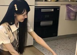 听说“zztt11”的ios应用又更新了，难道要帮我猜下一个热搜吗？