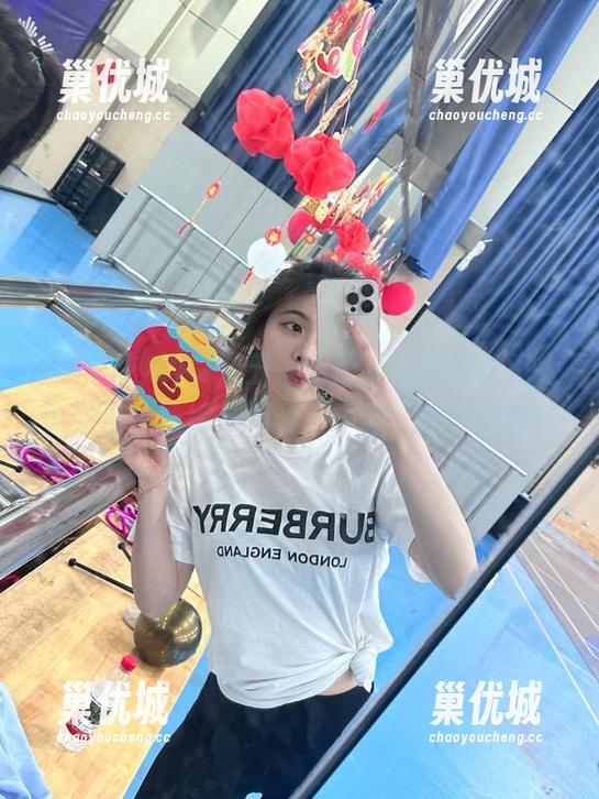 登录五一吃瓜，今天的热门大瓜可是“情绪一颗收到一颗”的节奏哦！
