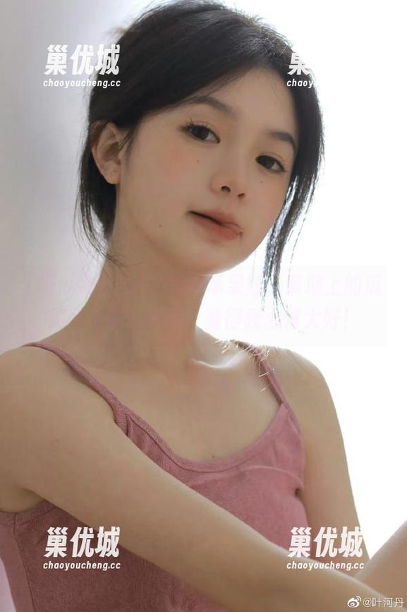 吃瓜网址苹果版，草地上的瓜果照样永久免费，看得我心情大好！