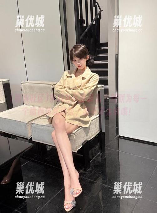 黑料社区 黑料社区登录后,默默为每一个瑜伽体式惊叹,腰不要太软哦!