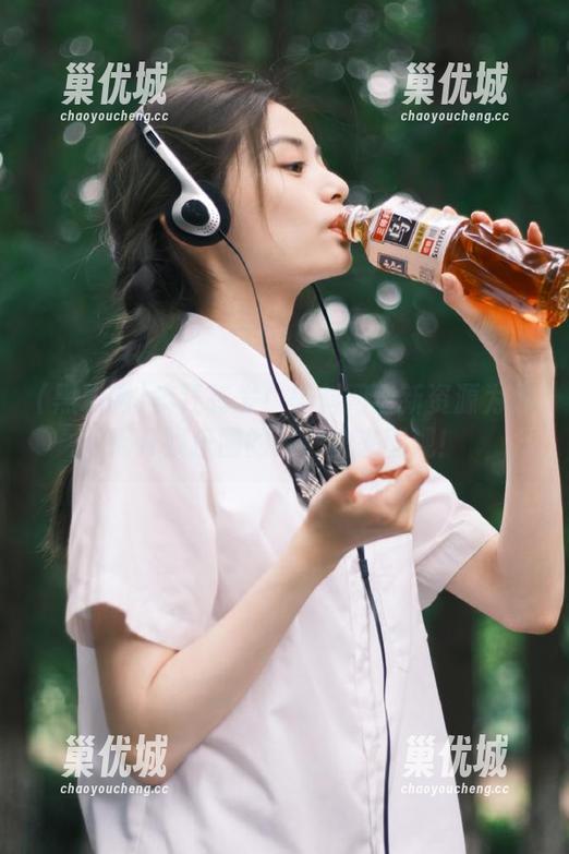 黑料网 疯狂转发!黑料网最新资源为你揭开娱乐圈的门,快来围观!